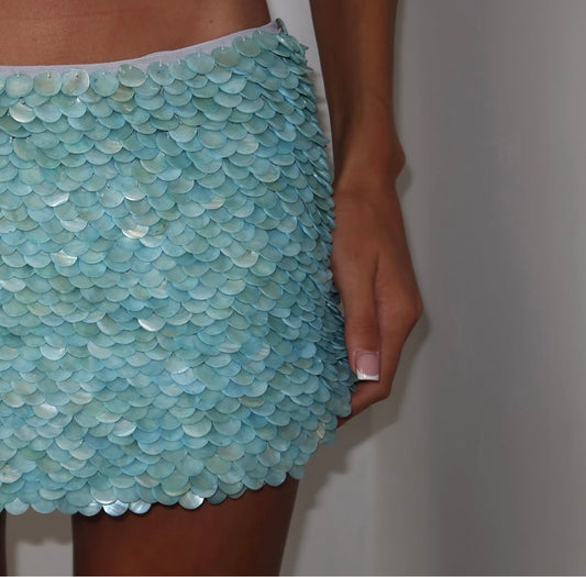 Windy scale skirt